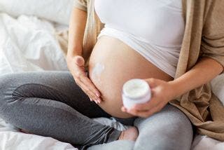 おすすめの妊娠線予防クリーム23品！赤ちゃんに使える低刺激のものや代用品も紹介のサムネイル画像