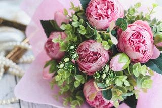 花束のおすすめ人気16品。プレゼントにピッタリのおしゃれな花束を通販で（価格帯別）のサムネイル画像